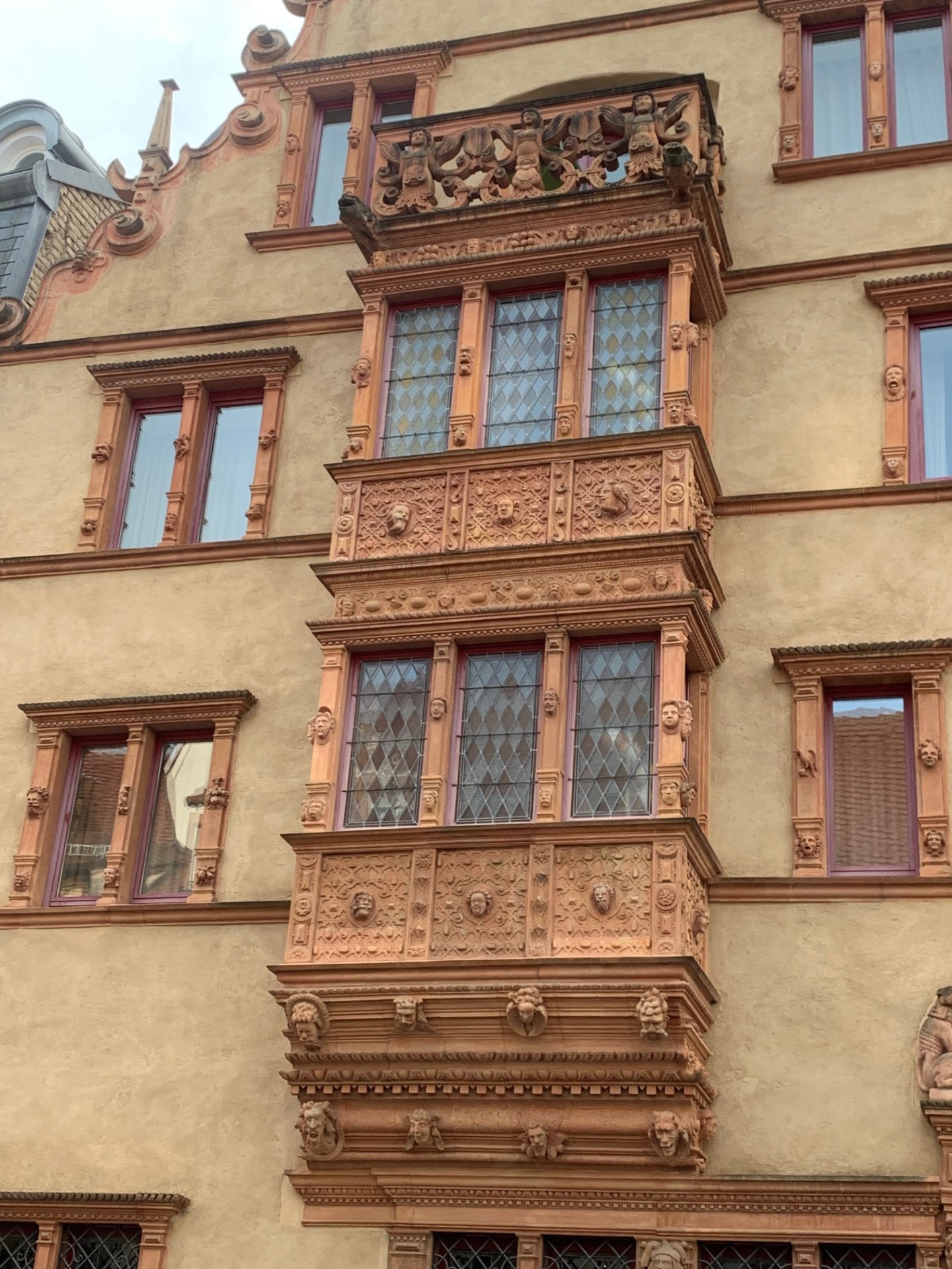 colmar maison des têtes
